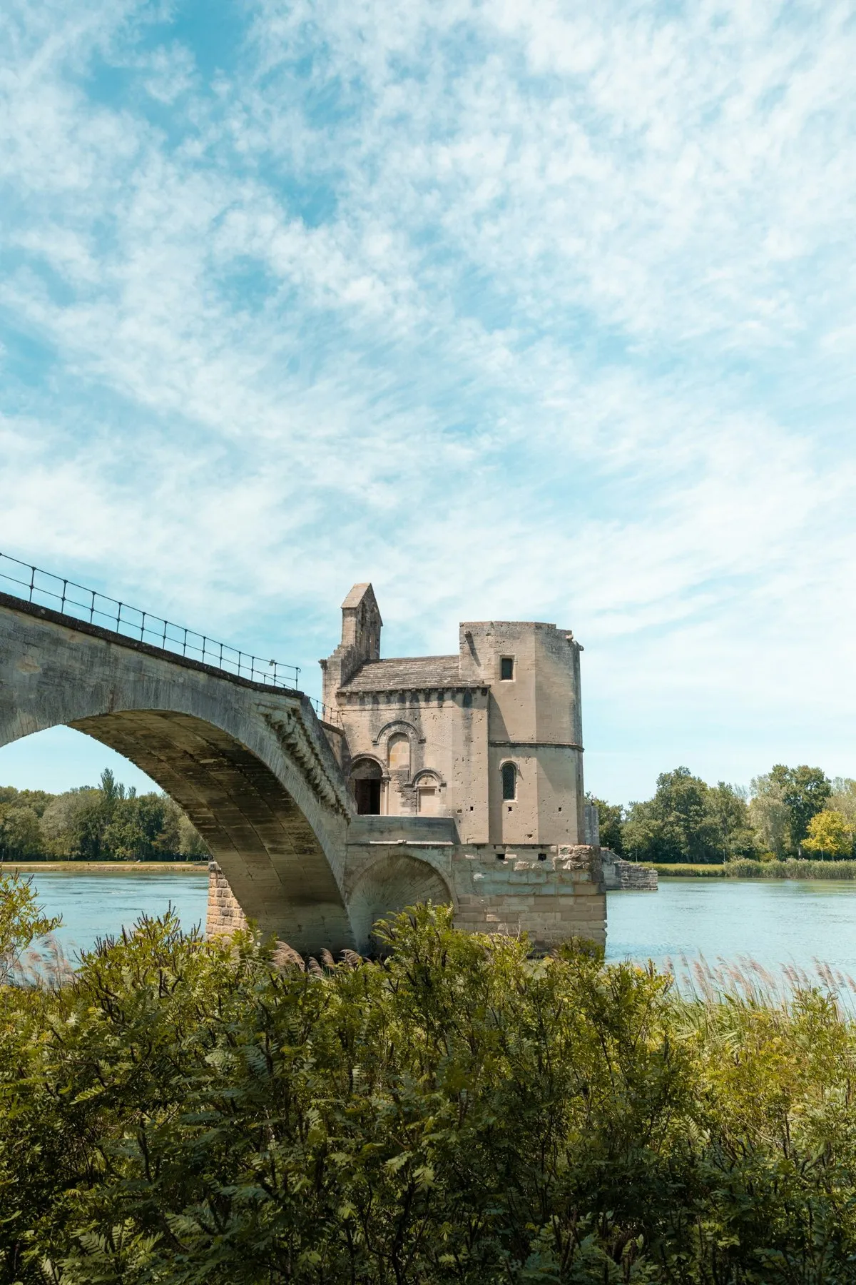 Le pont Saint-Bénézet (pont d’Avignon) sur le Rhône