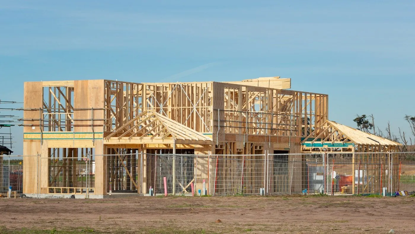 Maison en travaux avec échafaudage