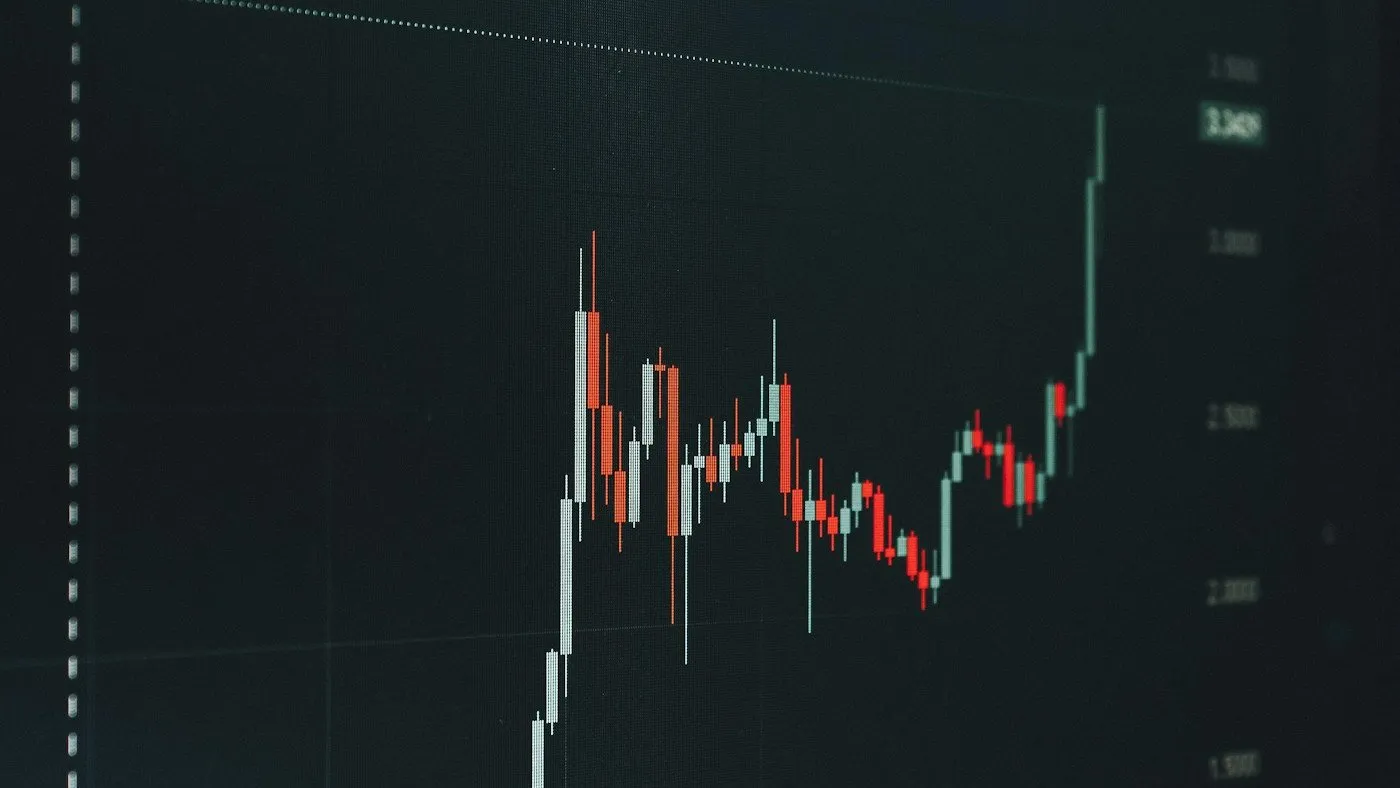 Écran affichant des courbes de marchés financiers
